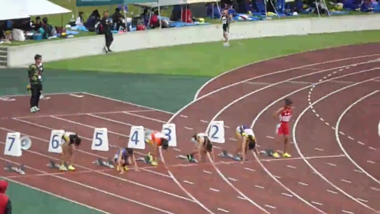 県新人陸上競技大会　１年女子100m予選
